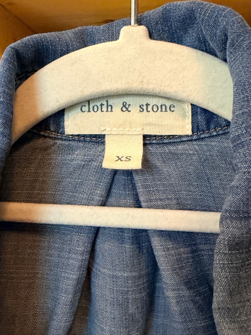 Anthropologie Cloth & Stone Split Back Chambray Shirt – XS - Picture 10 of 10
